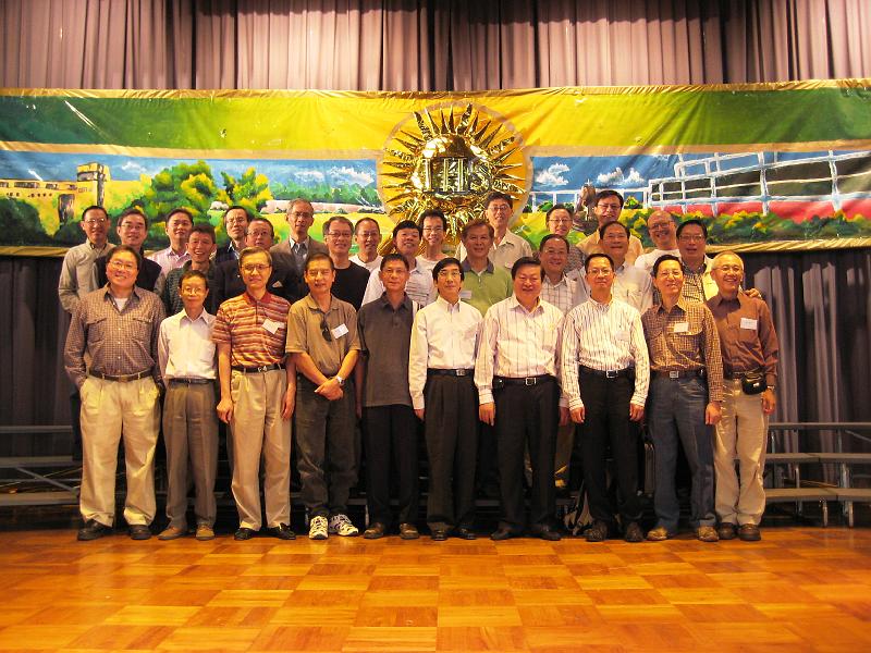 NEWS392_1.JPG - Group Photo in School Hall