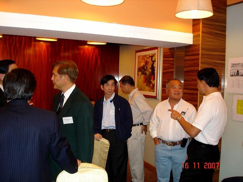NEWS392_2.JPG - Welcome Dinner