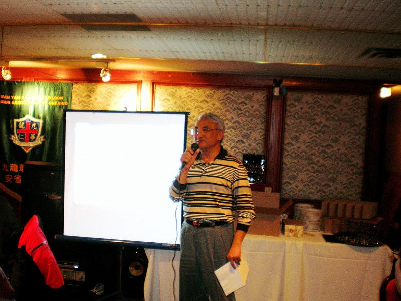NEWS404_2.jpg - Michael Au presenting IC2008 information